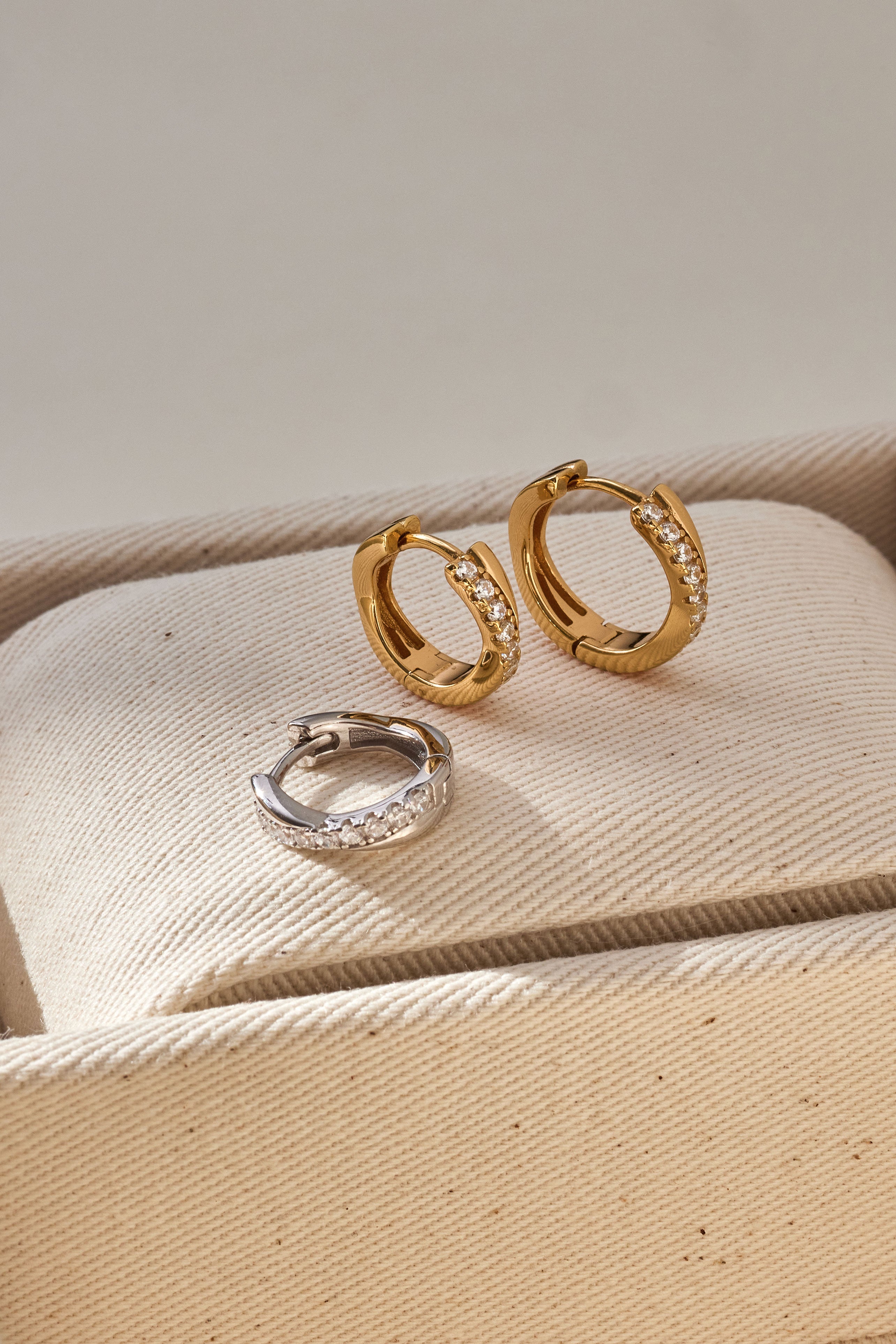 Boucles d'oreilles clous en Argent 925 millièmes et céramique - blanc Boucles d'oreilles clous en Argent 925 millièmes et céramique - blanc